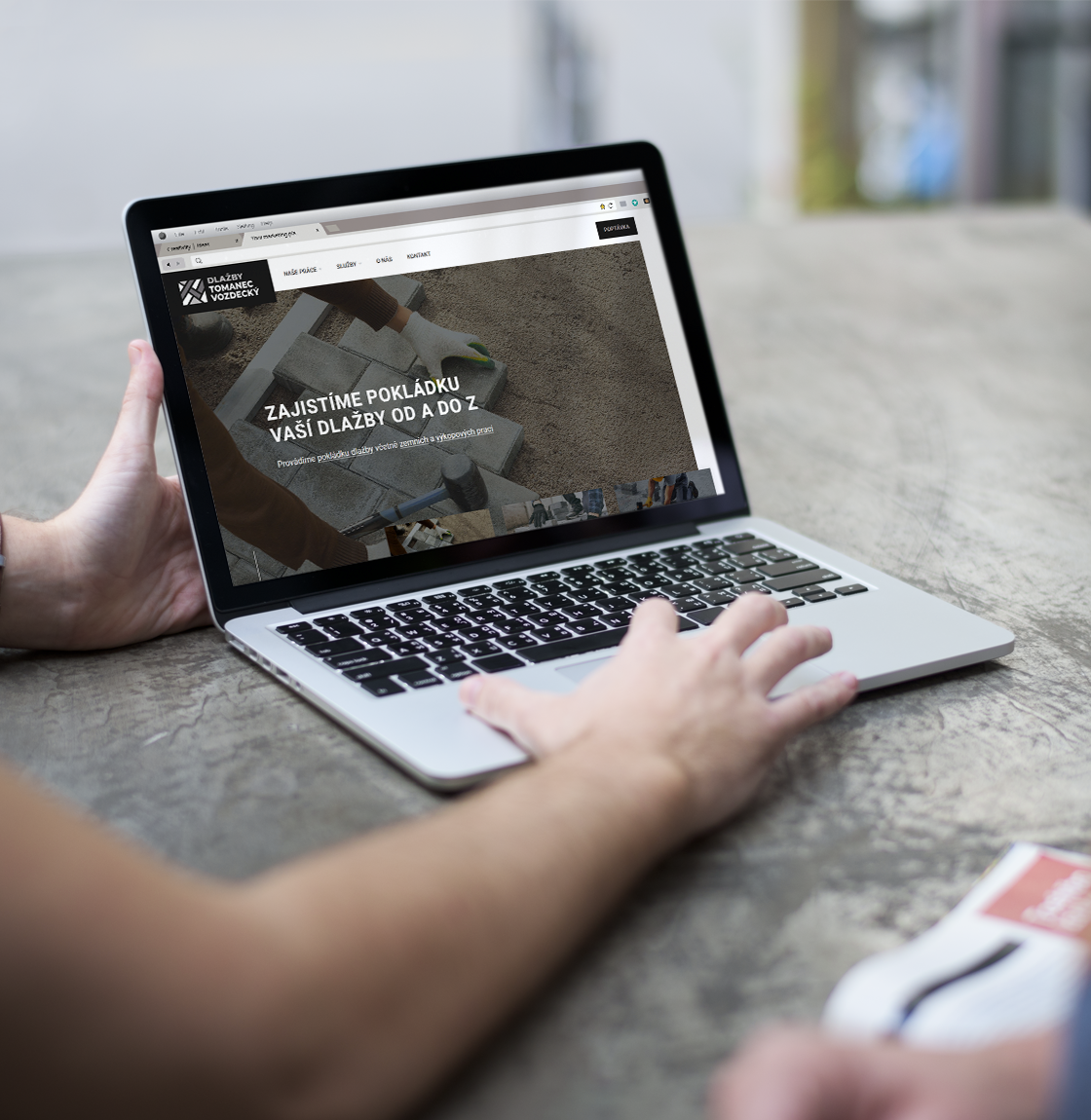 Pokládka dlažby Tomanec